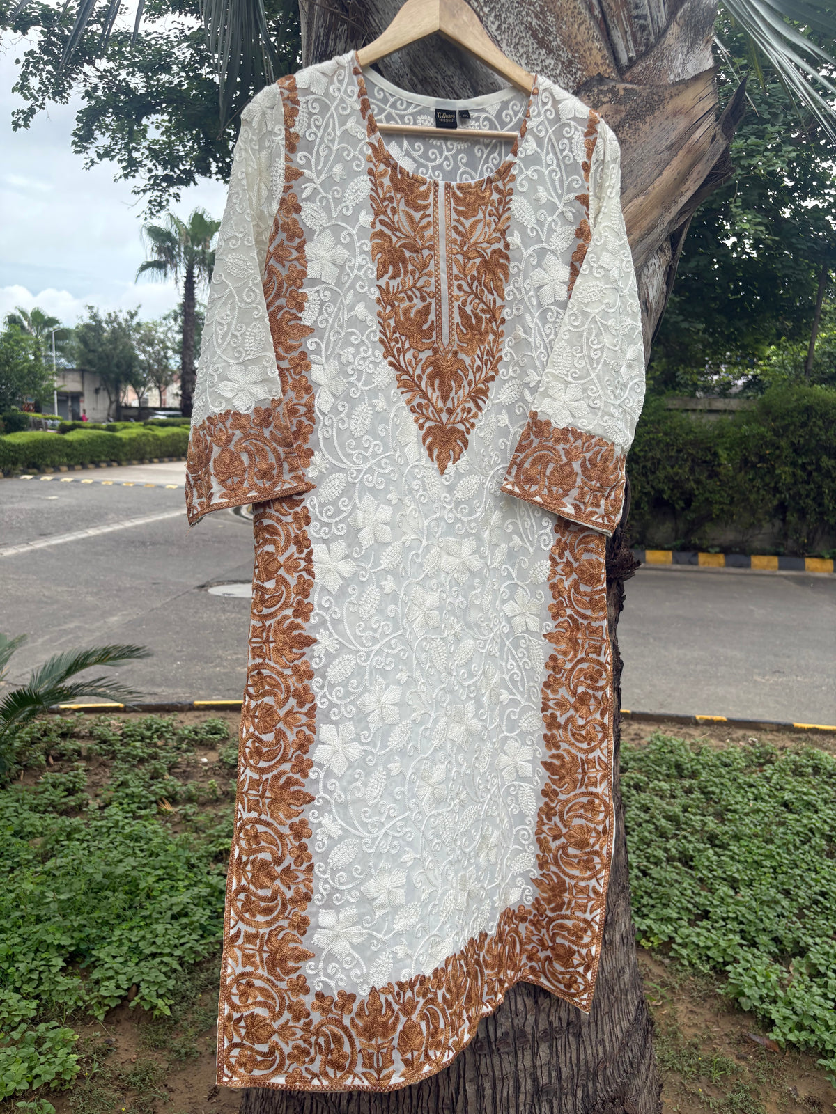Gulzaar Cream Kashmiri Embroidered Kurti