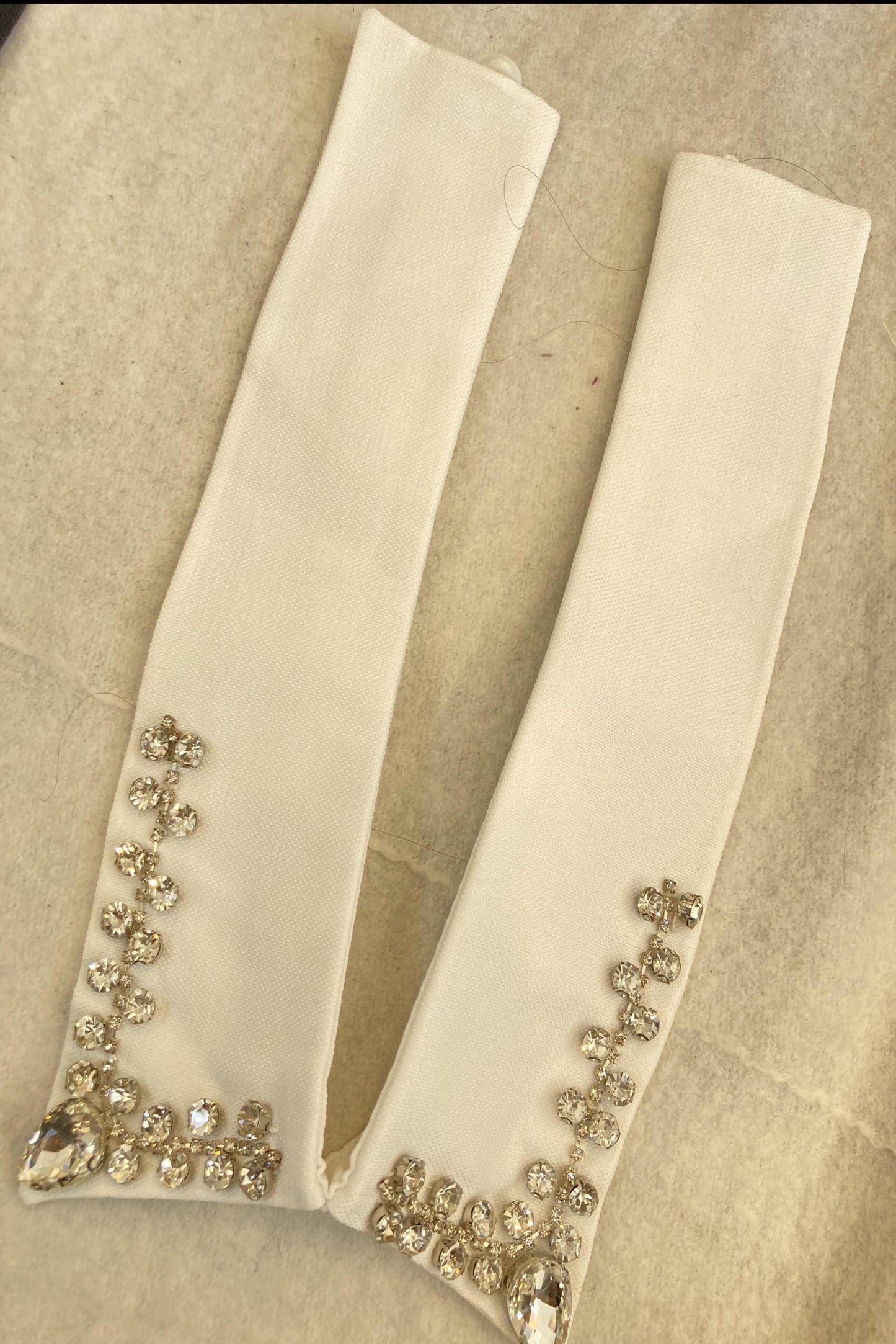 White Solitaire Detachable Collar.
