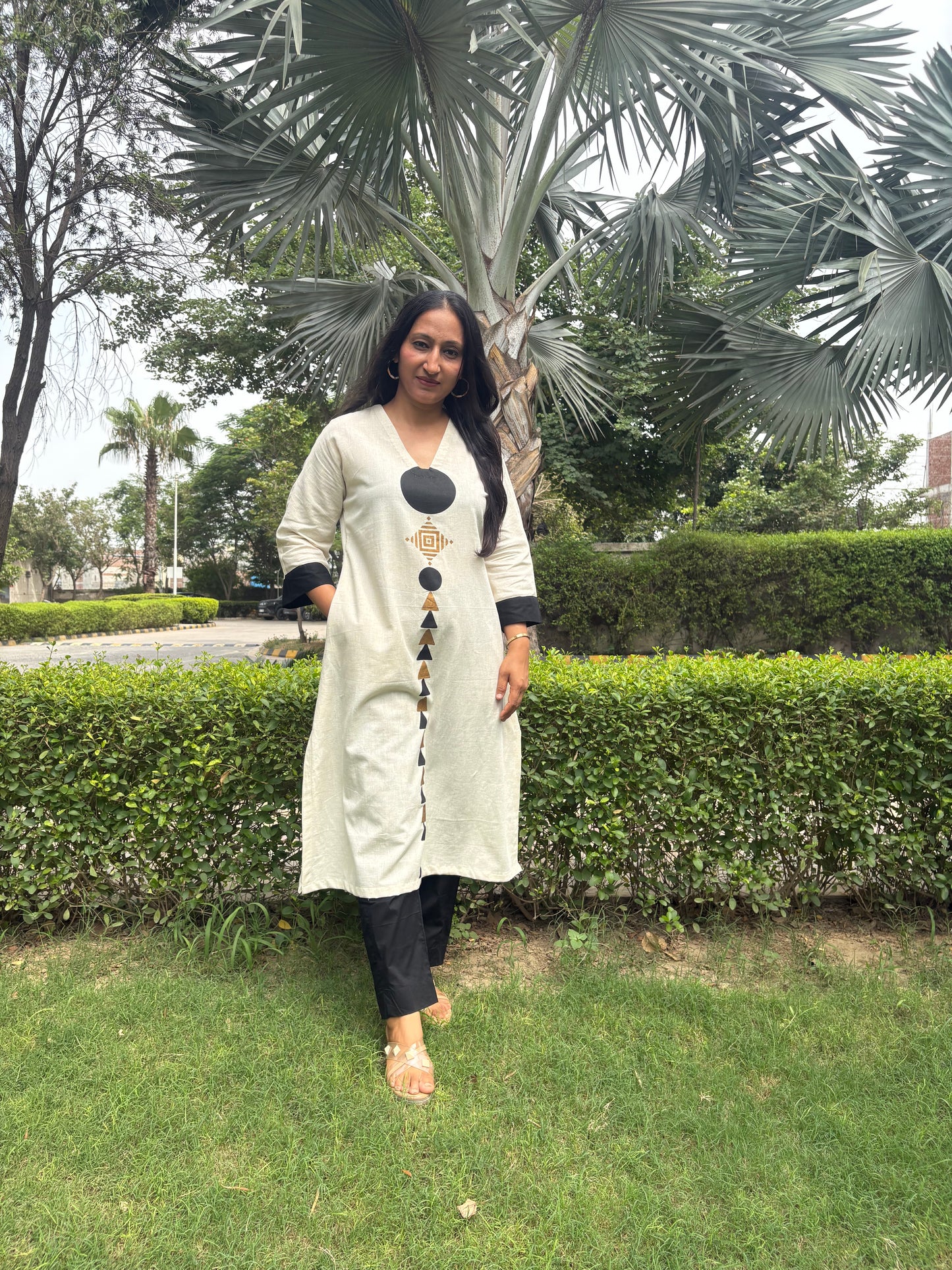 Ivory and Black Pure Cotton Anti-Fit Suit Set